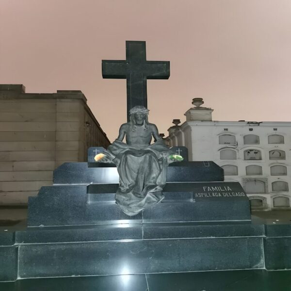 Lima: Ruta del miedo Cementerio Presbítero - Image 2