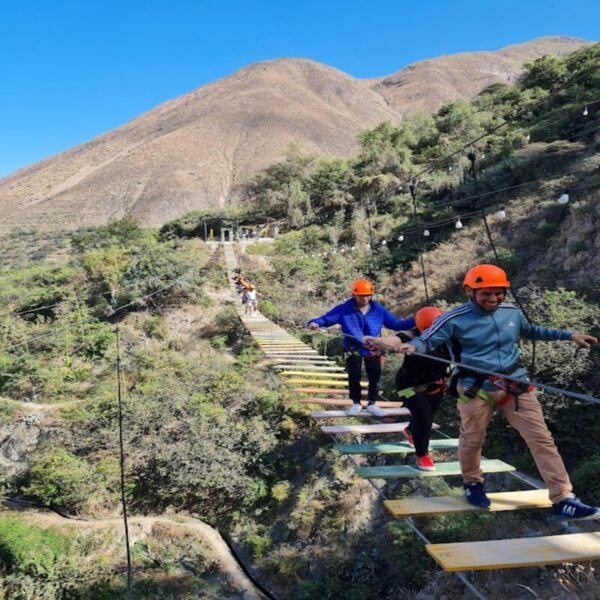 Caminata aventuro sobre el puente de los 2 mil suspiros