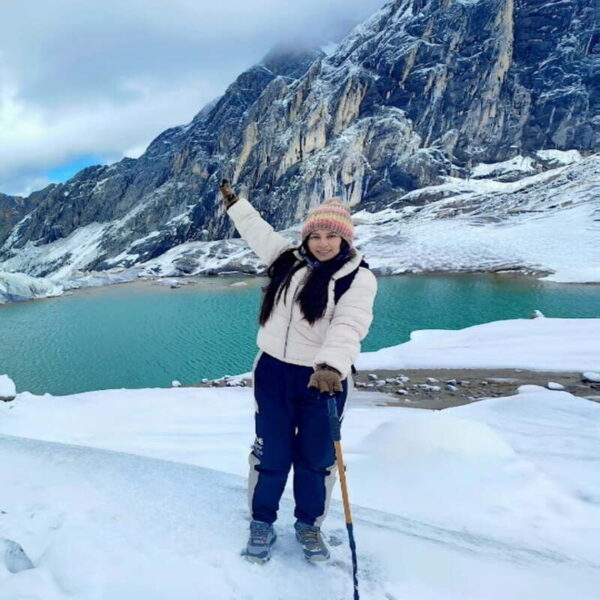 Fotografía de una mujer en el Nevado Raura