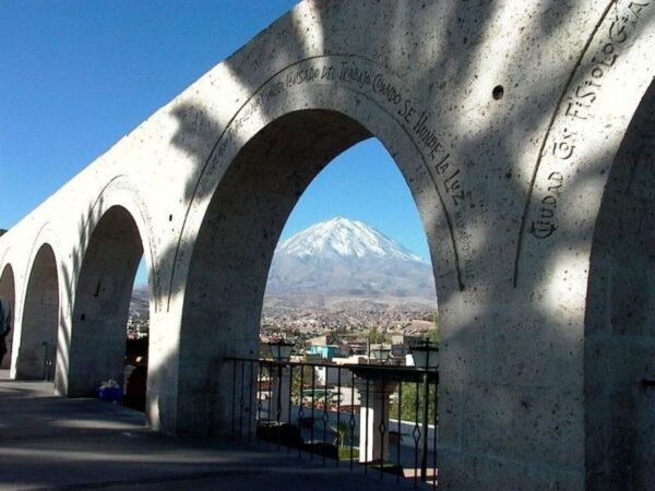 Arequipa: Medio Dia Tour Panoramico Ciudad - Image 3