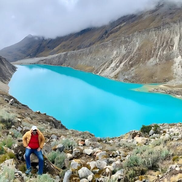 Laguna Cancaracá ubicada en la cordillera blanca