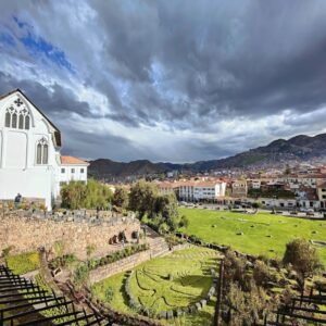 Coricancha (o Qorikancha), un importante complejo religioso inca ubicado en Cusco, Perú