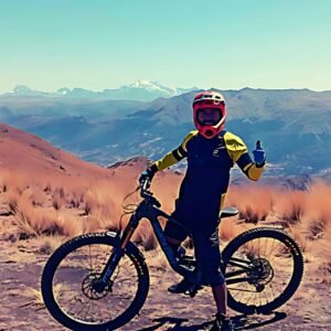 Ciclismo de montaña en los paisajes del altiplano puneño