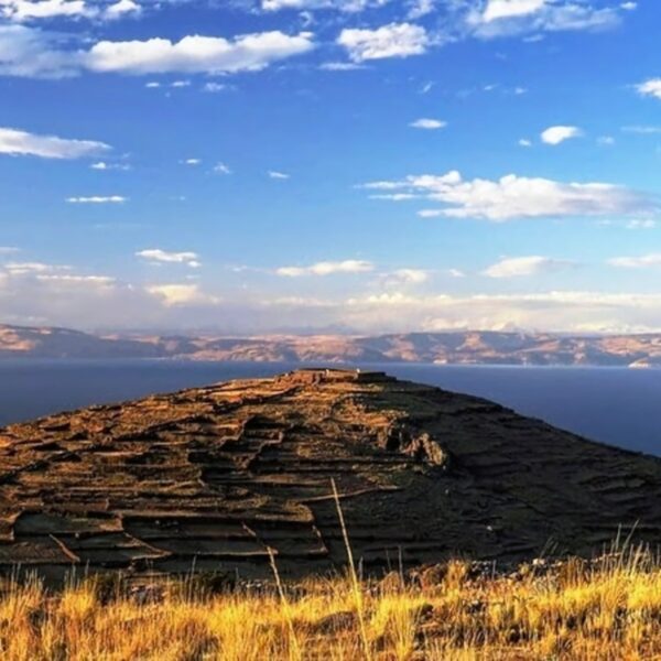 Puno: Medio Día Islas Flotantes de los Uros + Amantani - Image 4