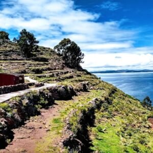 Vista de la Isla de Taquile, una isla natural ubicada en el Lago Titicaca, en el lado peruano, a unos 35 km de Puno