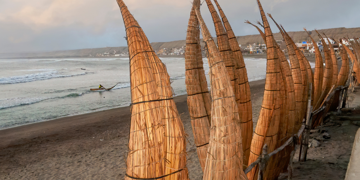 Tour a las islas flotantes de los Uros en el Lago Titicaca, Puno Perú
